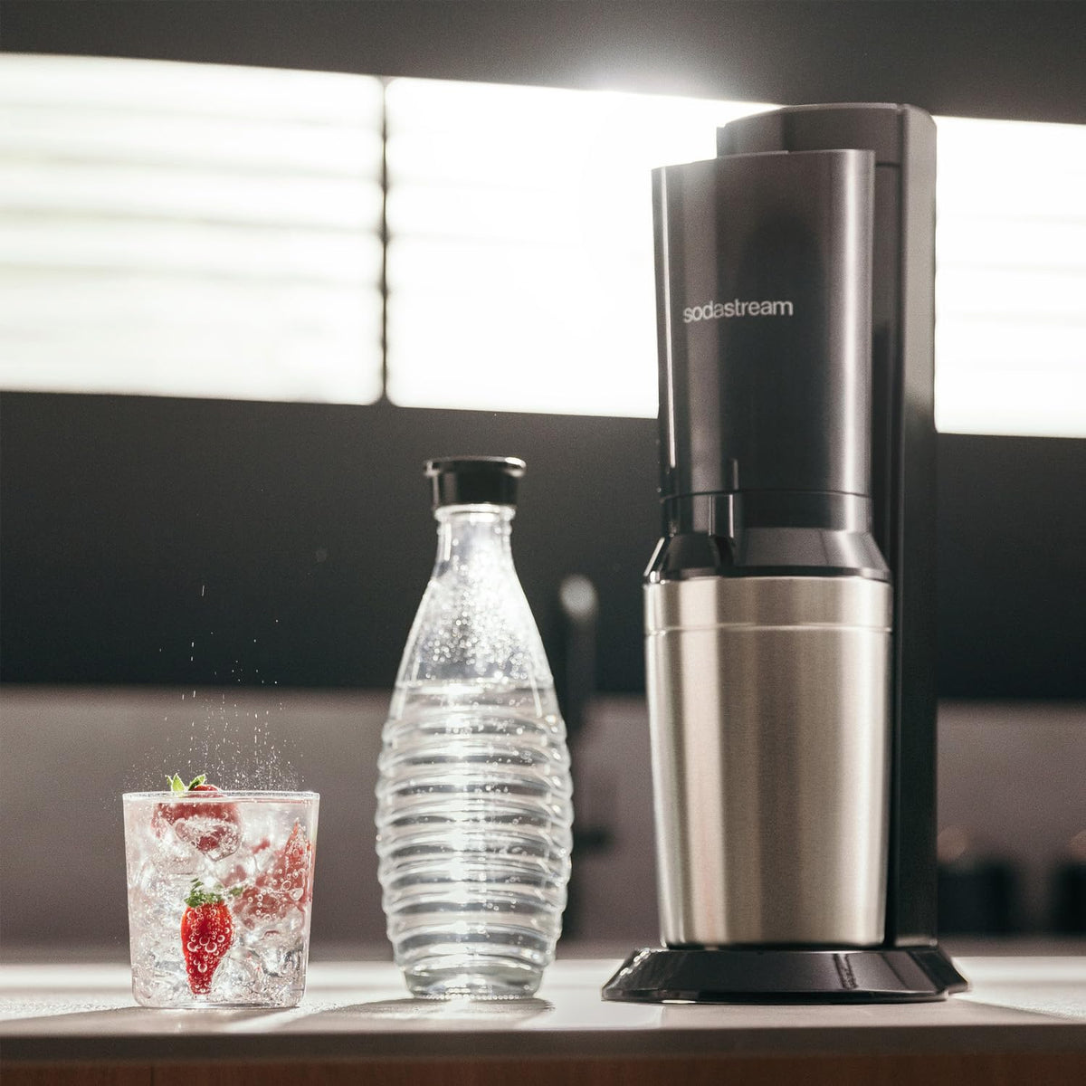 SodaStream CRYSTAL 3.0 Wassersprudler - 2x 0,7L Glaskaraffe & CO2-Zylinder